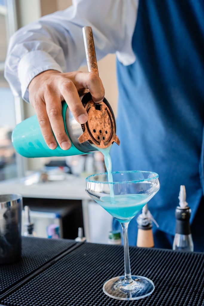 O Rooftop Bar do hotel Verride Palácio Santa Catarina tem nova carta de Cocktails e Snacks