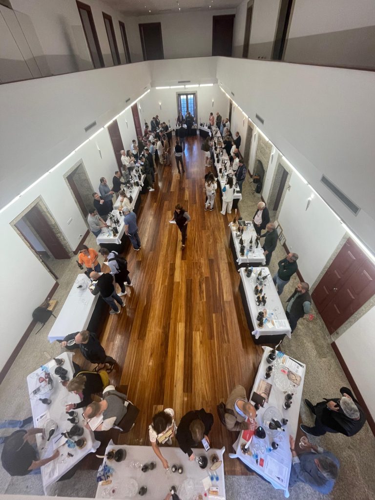 35 sommeliers internacionais de visita ao Dão para conhecerem em detalhe os vinhos da região