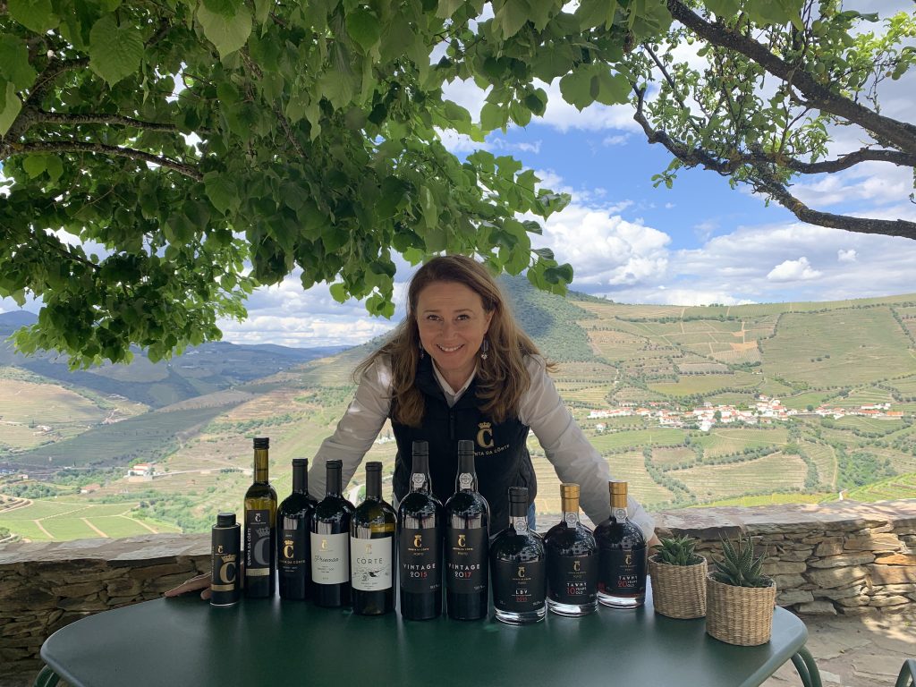 Diretora geral e Enóloga Marta Casanova deixa a Quinta da Côrte para abraçar projeto familiar no Alentejo, Enóloga Alexandra Guedes assume Direção Técnica