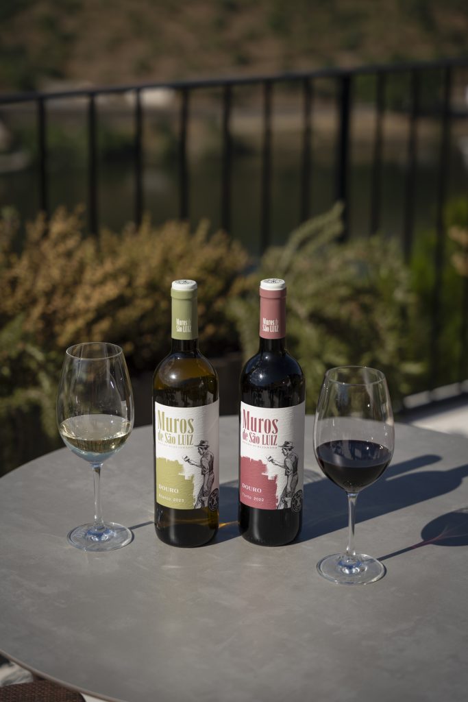Para dar cor à tradição e honrar as memórias à mesa: Sogevinus lança os novos Muros de São Luiz branco e tinto