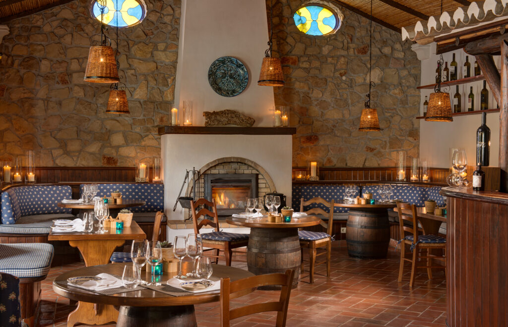 Restaurante Adega recebe jantar vínico exclusivo The Sandeman para apresentação do novo Vintage 2024